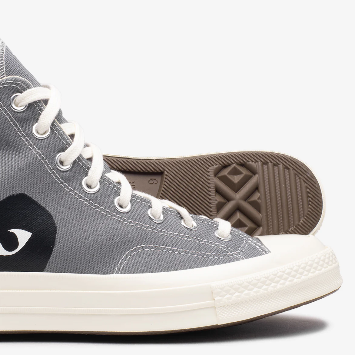 CDG PLAY X CONVERSE CHUCK 70 HIGH "BLACK HEART" - STEEL GREY - Image 4