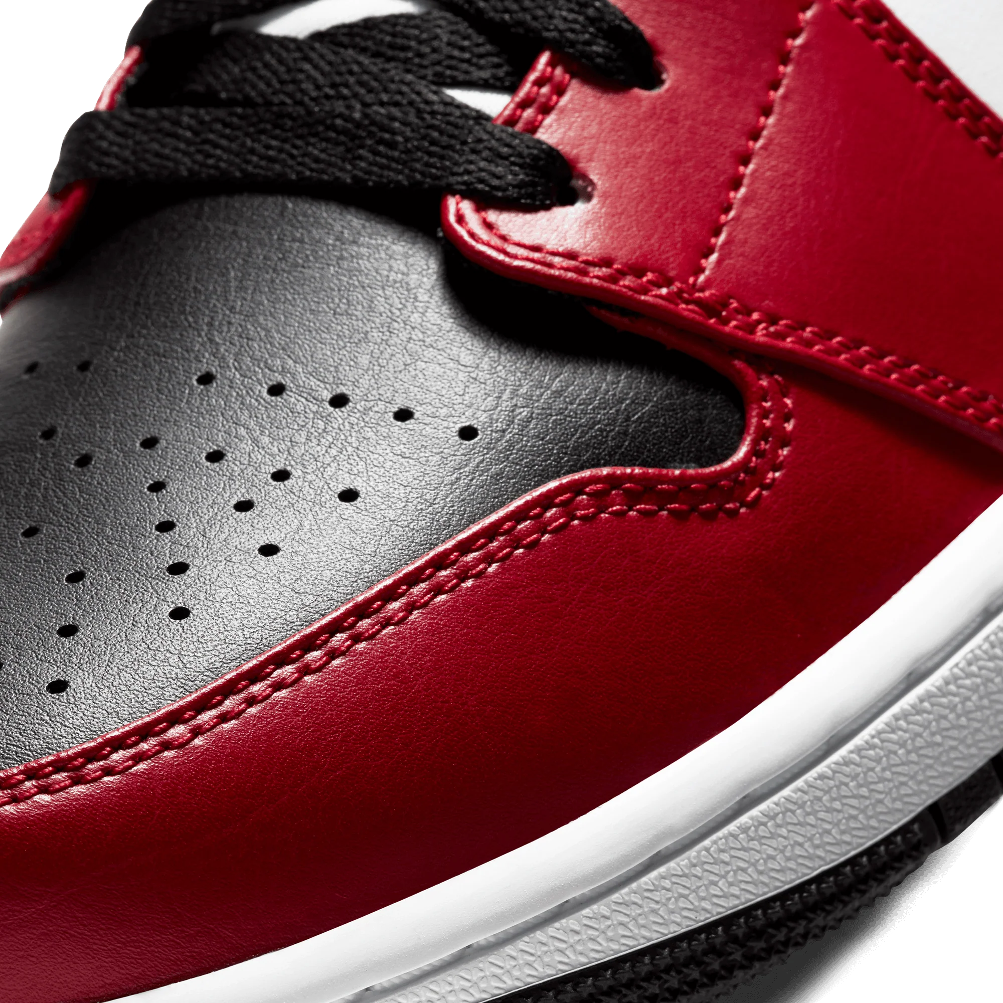 AIR JORDAN 1 MID "CHICAGO BLACK TOE" - Image 7