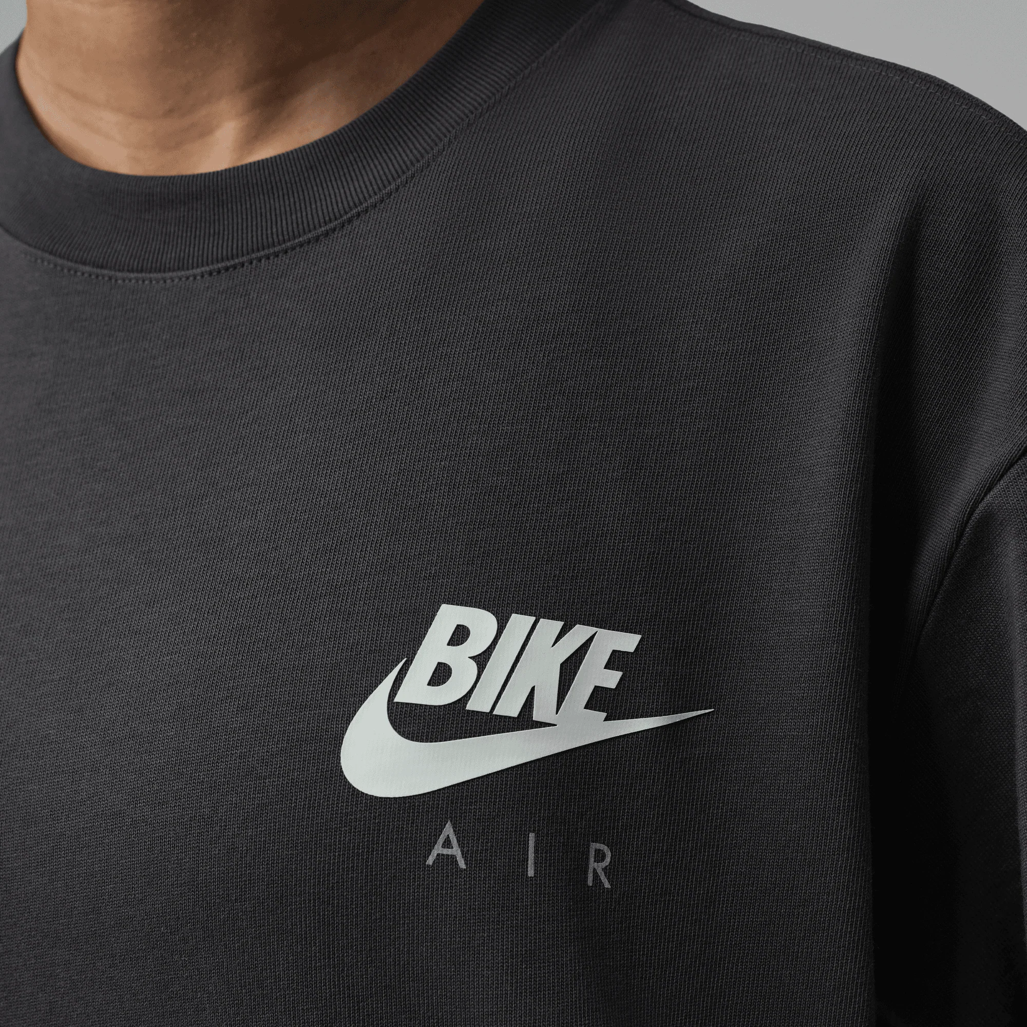 BIKE AIR X NIGEL SYLVESTER X JORDAN 'BRICK AFTER BRICK" TEE - ANTHRACITE - Image 4