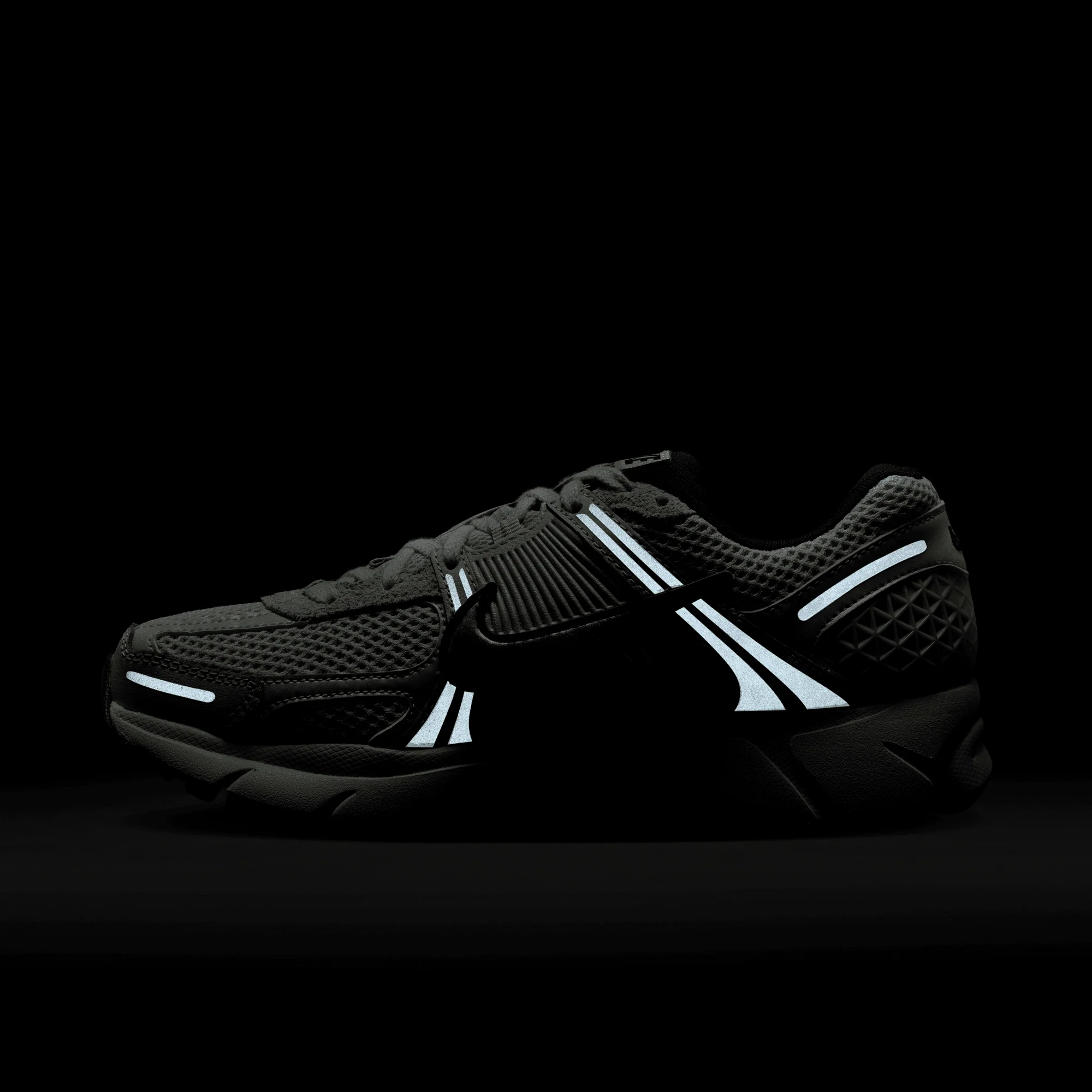 WMNS ZOOM VOMERO 5 - LIGHT SILVER / CHROME - Image 9
