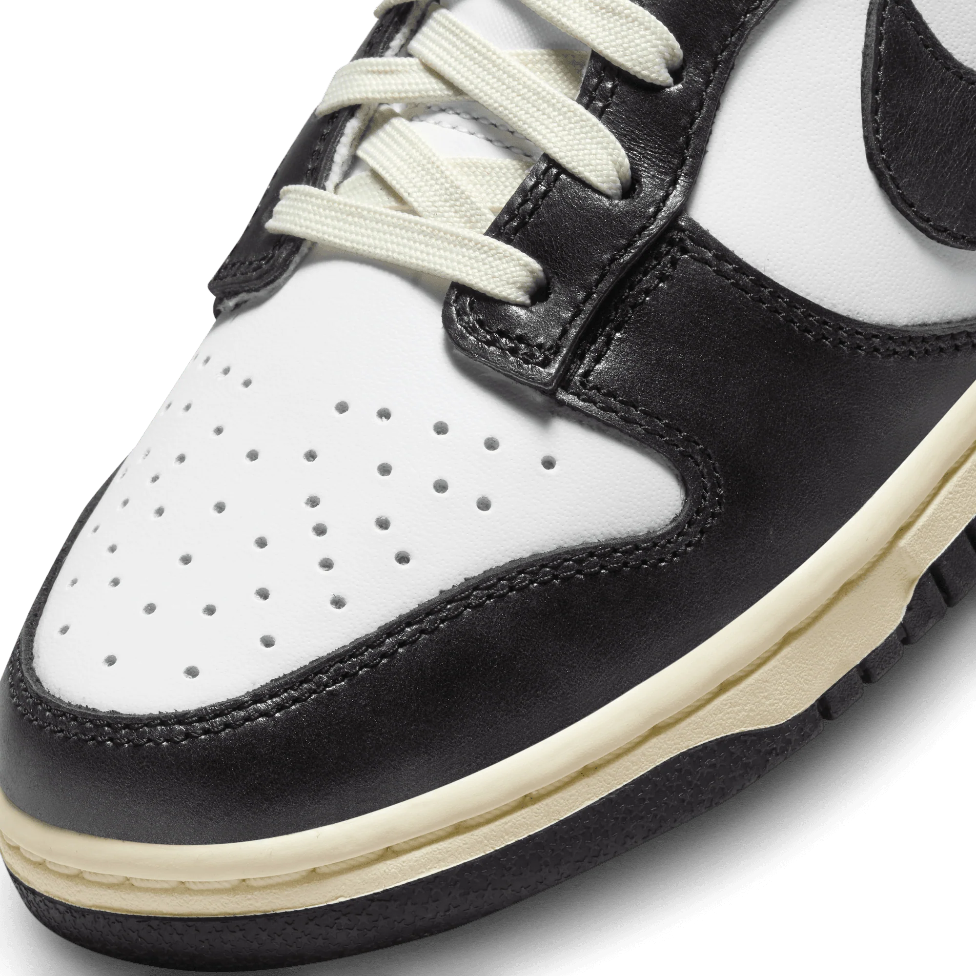 WMNS DUNK LOW VINTAGE "BLACK / WHITE" - Image 7