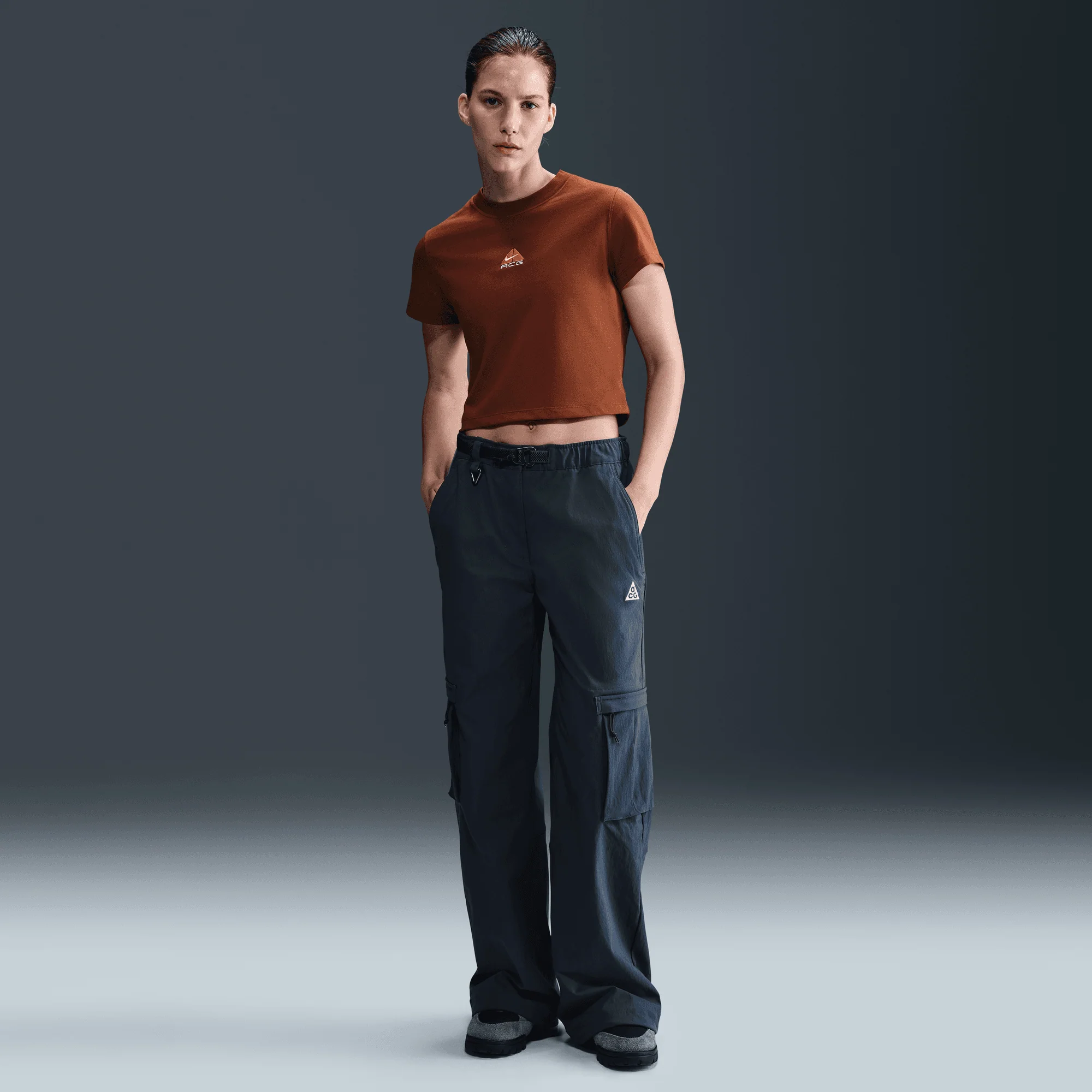 WMNS ACG DRI-FIT CROPPED TEE - CINNAMON / PICANTE RED - Image 4