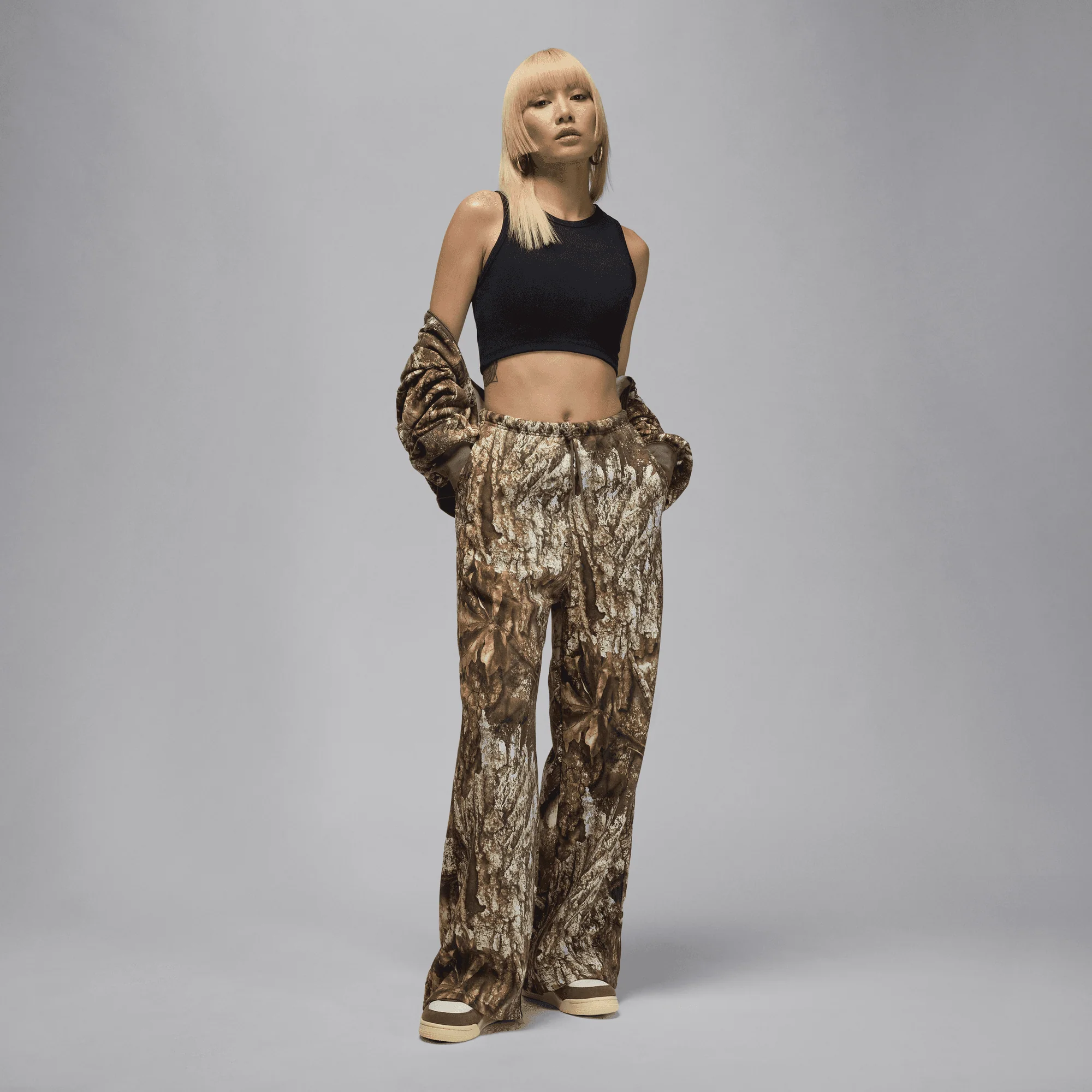 WMNS JORDAN BROOKLYN FLEECE REALTREE OPEN-HEM PANTS - SAIL - Image 3