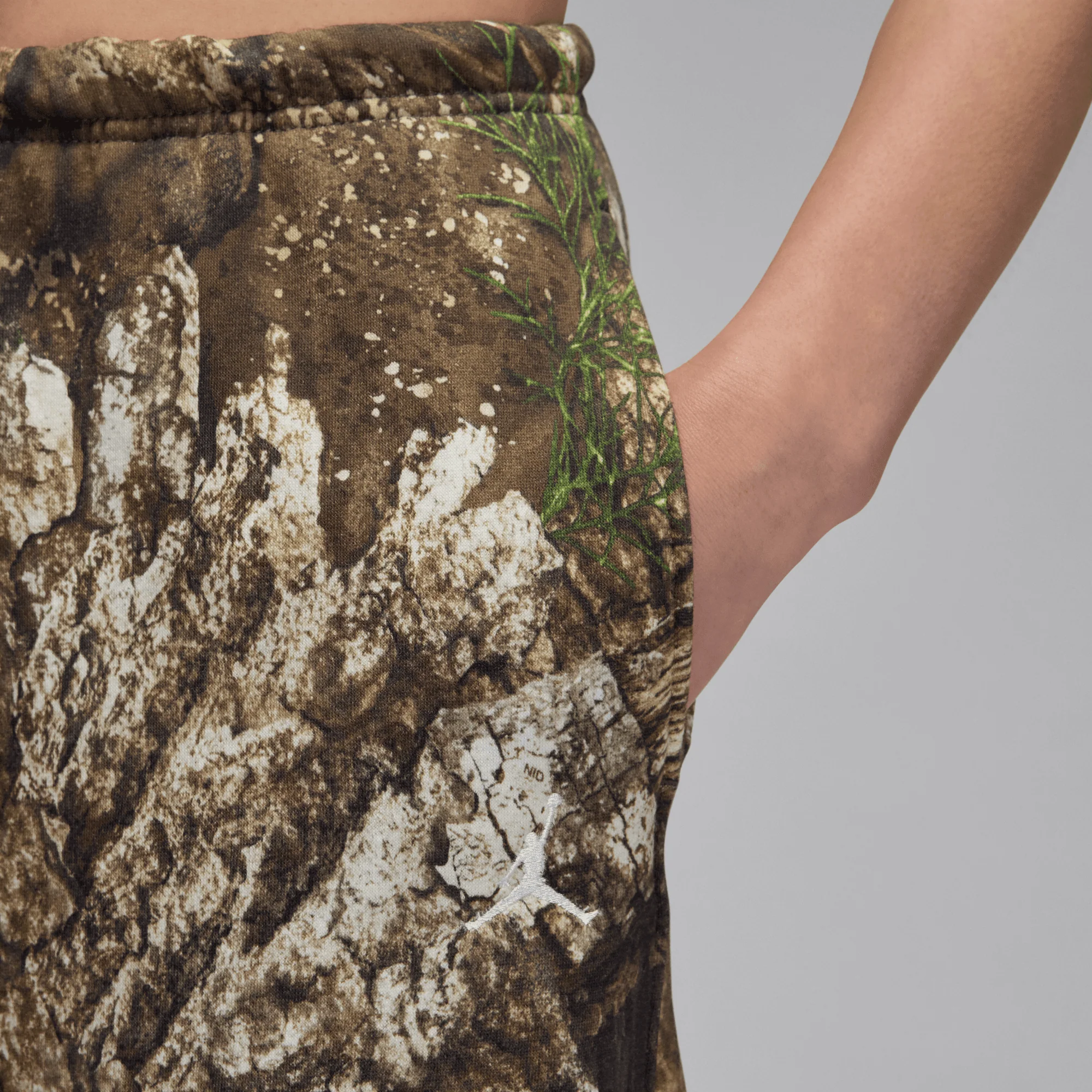 WMNS JORDAN BROOKLYN FLEECE REALTREE OPEN-HEM PANTS - SAIL - Image 4