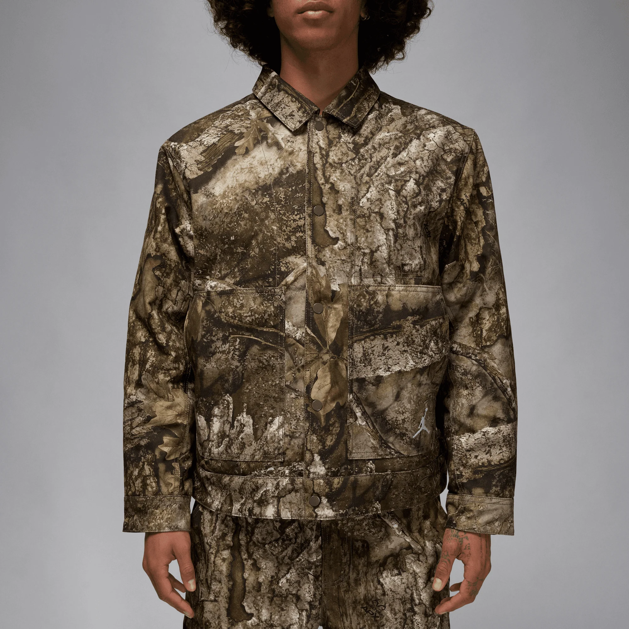 JORDAN FLIGHT CHICAGO REALTREE JACKET - MEDIUM OLIVE / SAIL - Image 5