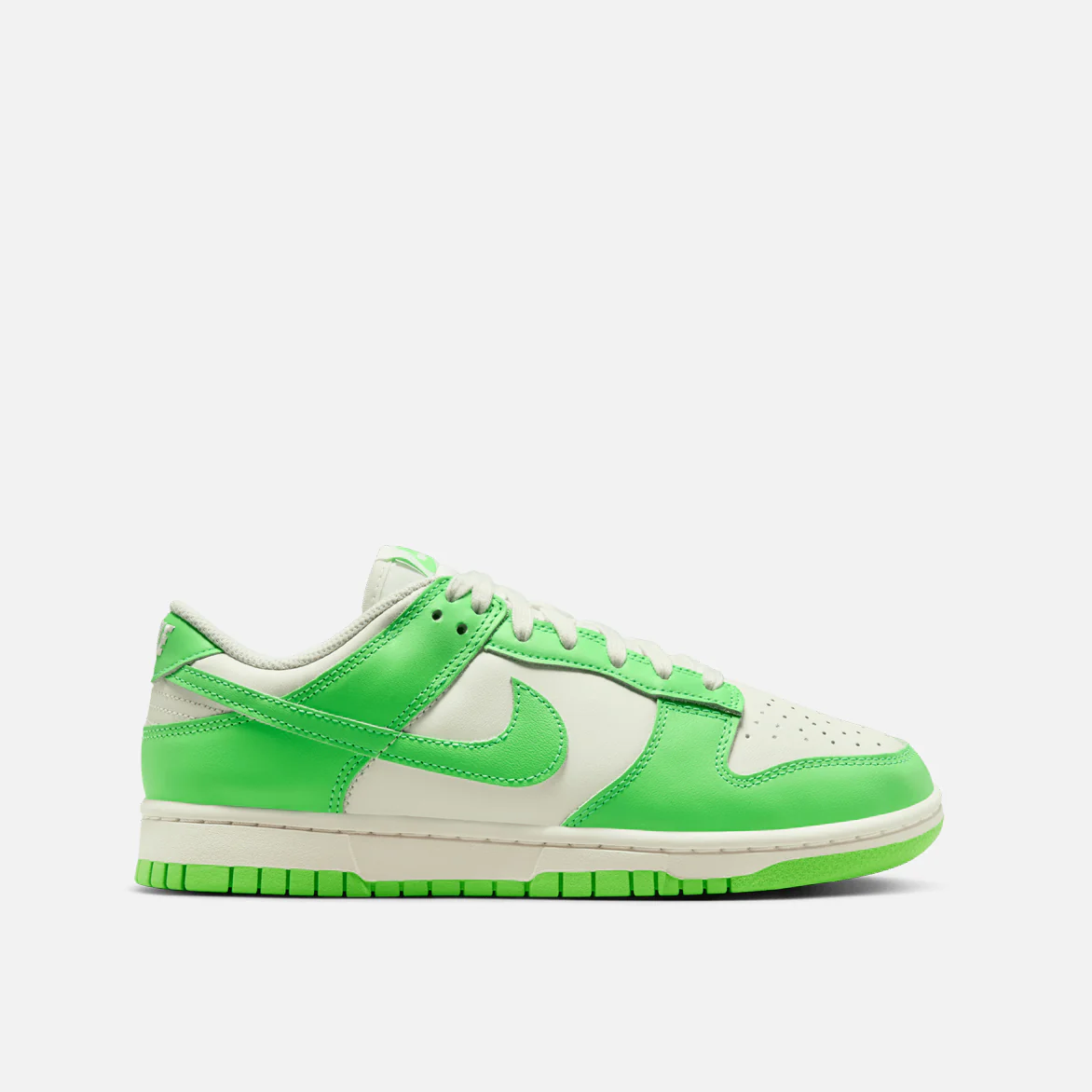 WMNS DUNK LOW "GREEN STRIKE"