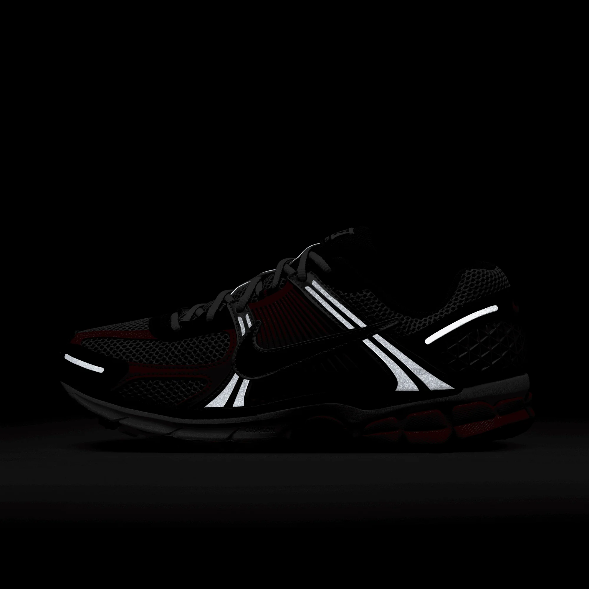 ZOOM VOMERO 5 - METALLIC SILVER / UNIVERSITY RED / BLACK - Image 9