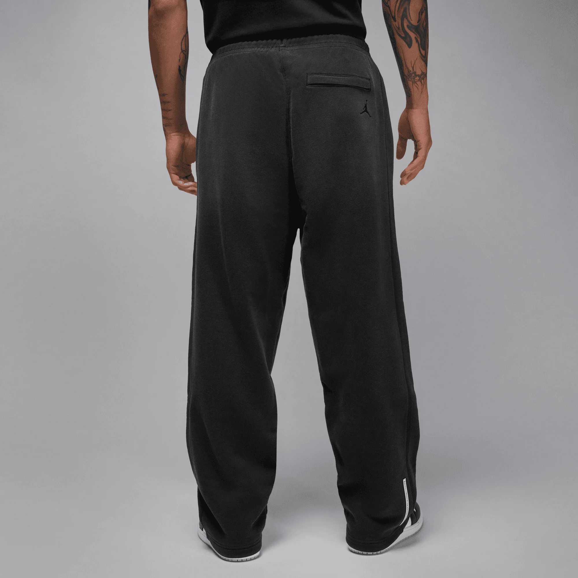 INFINITE ARCHIVES X JORDAN SWEATPANTS - BLACK - Image 2