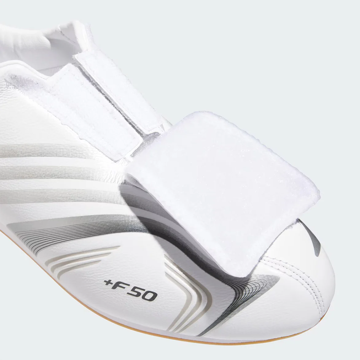 WMNS TAEKWONDO F50 - CLOUD WHITE / SILVER METALLIC - Image 5