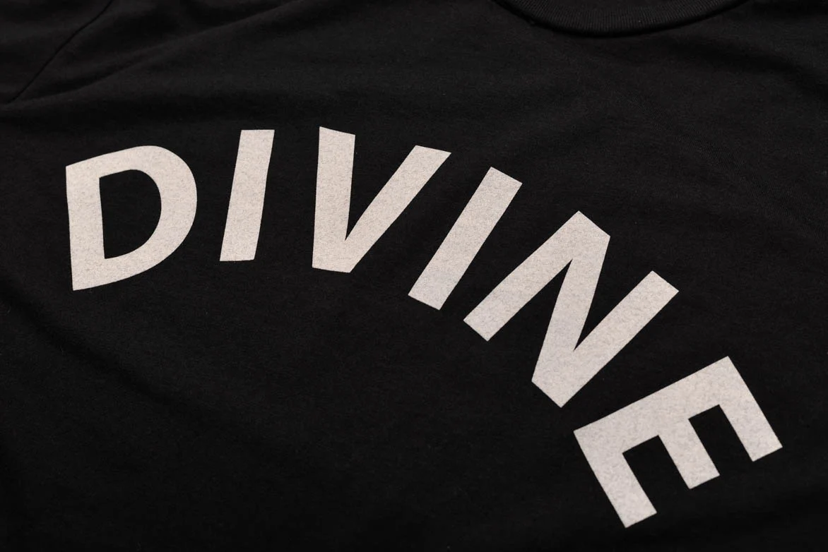 DIVINE TEE - BLACK - Image 3