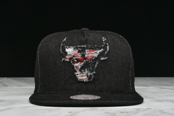 LAPSTONE & HAMMER x MITCHELL & NESS "BLACK DESTRUCTED DENIM" - BULLS - Image 3