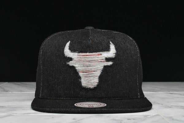 LAPSTONE & HAMMER x MITCHELL & NESS "BLACK DESTRUCTED DENIM" - BULLS - Image 4